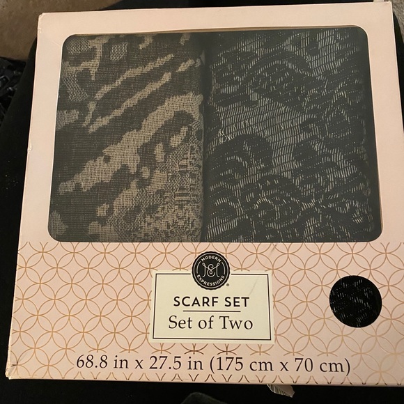 Set of two scarves - Picture 1 of 5